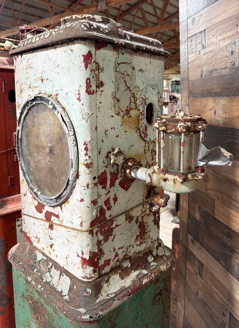 Bennett Model #DM-150 Clock Face Gas Pump - 6