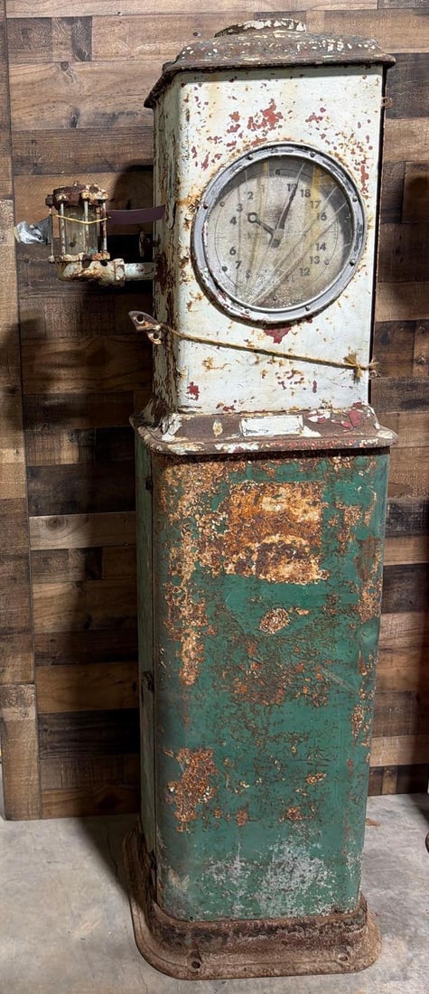 Bennett Model #DM-150 Clock Face Gas Pump - 8
