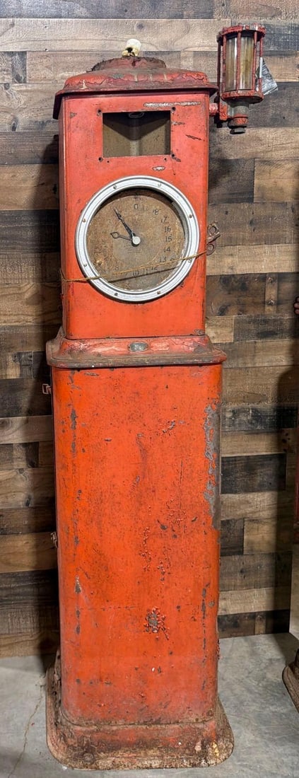 Bennett Model #DM-150 Clockface Gas Pump w/Ad Glass: in as found original condition, has top mounted spinner gauge and ad glass, has it's pump.