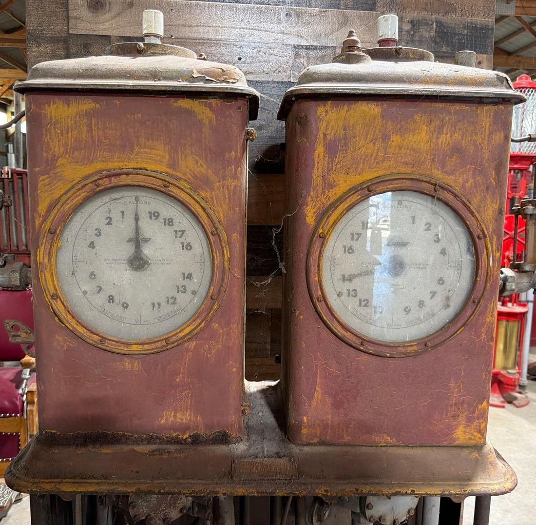 Bennett Model #232 Double Clock-Face Gas Pump - 3