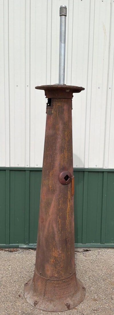 Visible Gas Pump Co. Model #276 Ten Gallon Visible Gas Pump: in as found original condition, has original brass tag, no pump handle, comes with clear glass cylinder, top and cap. See photos.