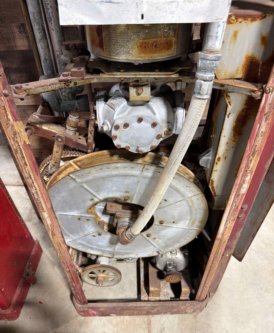 Bennett Model 155? Computing Gas Pump - 3