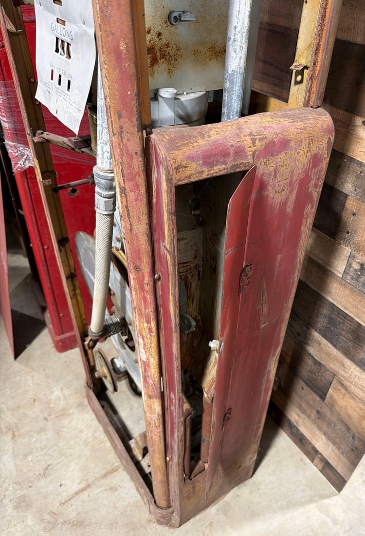 Bennett Model 155? Computing Gas Pump - 4