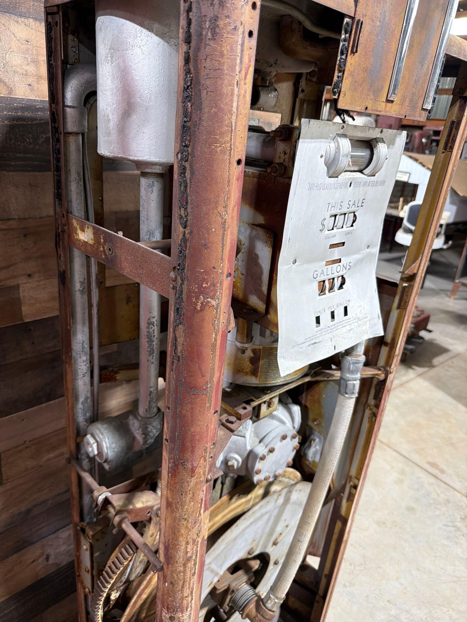 Bennett Model 155? Computing Gas Pump - 5