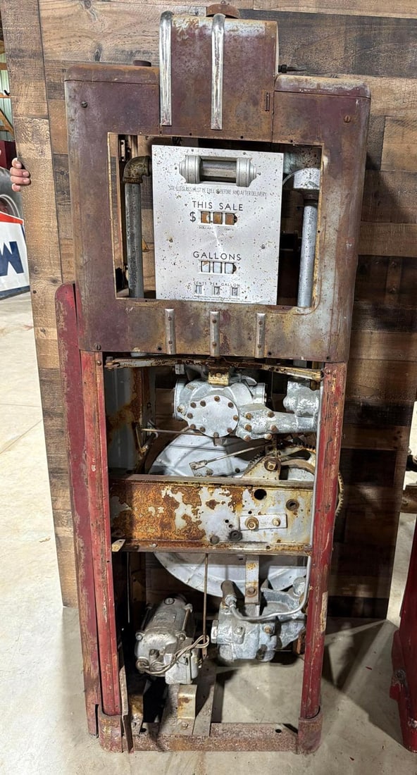 Bennett Model 155? Computing Gas Pump - 6