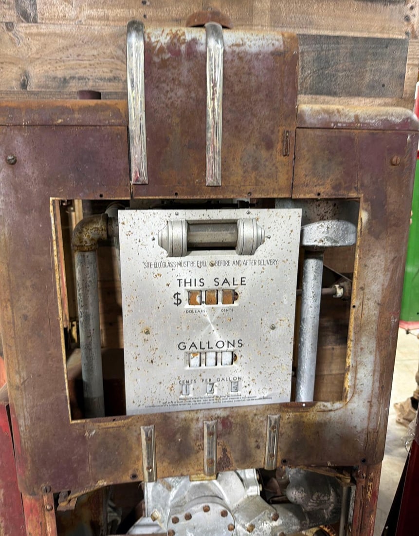 Bennett Model 155? Computing Gas Pump - 8