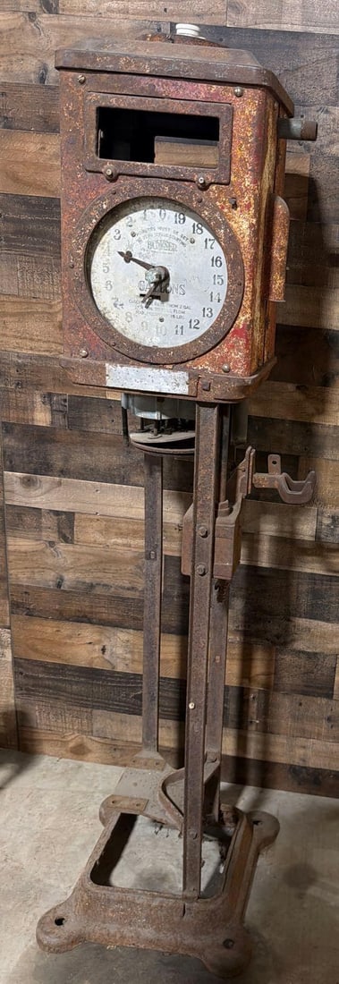 Bowser Model Xacto Sentry Clock-Face Gas Pump,: the gas pump is in as found original condition, is missing it's pump and lower skins, faces are faded.