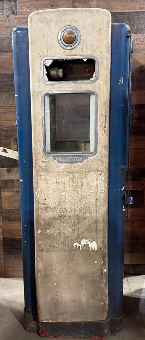 Wayne Model #70 Computing Gas Pump: in as found condition, is missing it's computing, has dent in one door.