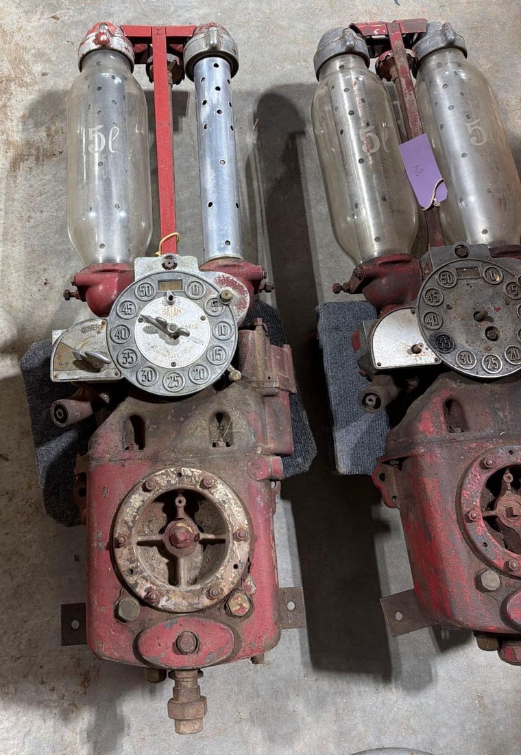 Satam Gas Pump w/Twin Cylinders: one cylinder is missing.