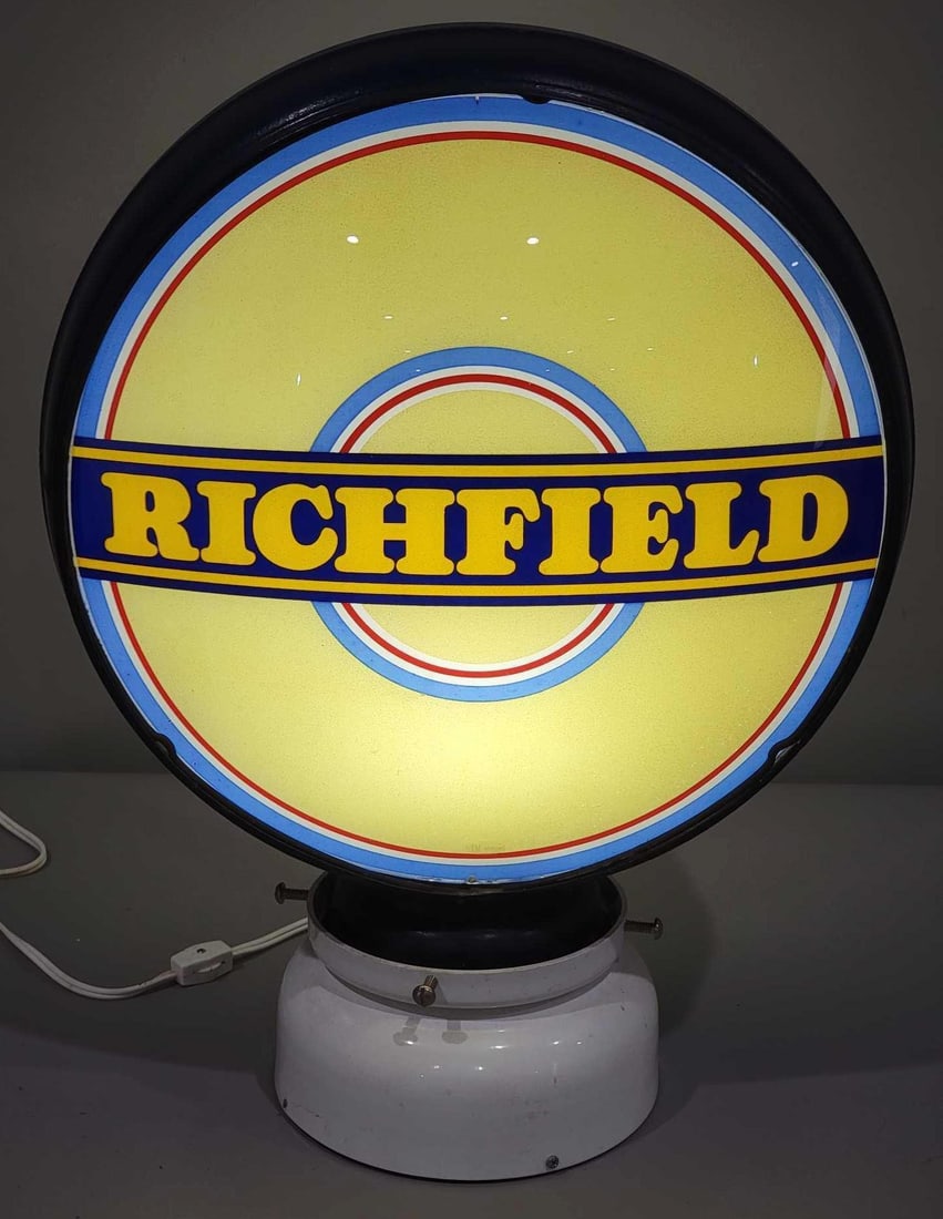 Richfield Bullseye 15" Single Globe Lens (TAC): rated 9+, the single 15"D., globe lens is in very good condition, is mounted in an original LP metal globe body. TAC #025226