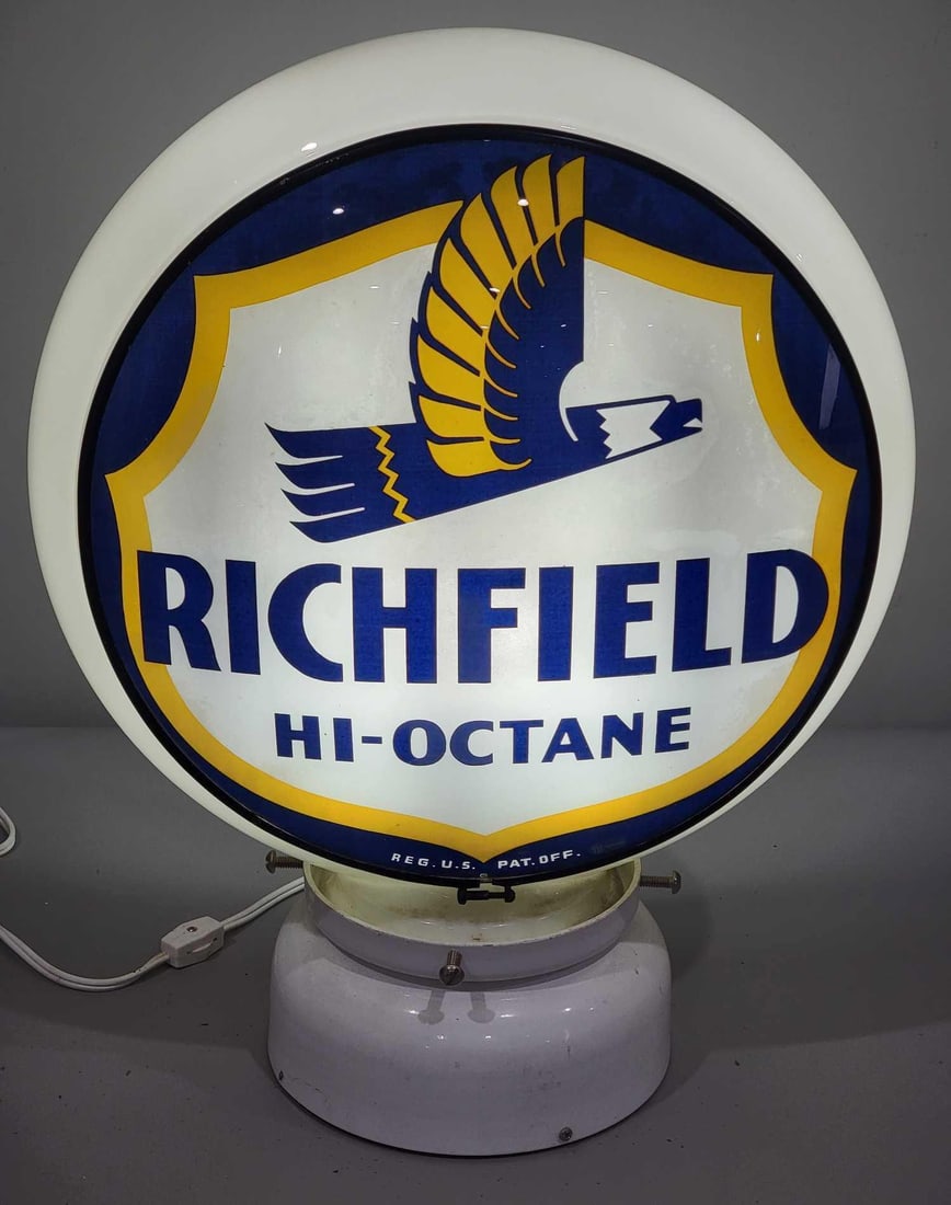 Richfield Hi-Octane w/Eagle 13.5" Globe Lens (TAC): rated 9.5, the 13.5"D., single globe lens has excellent condition, mounted in a glass gill body, has a crack in the base. TAC #025268