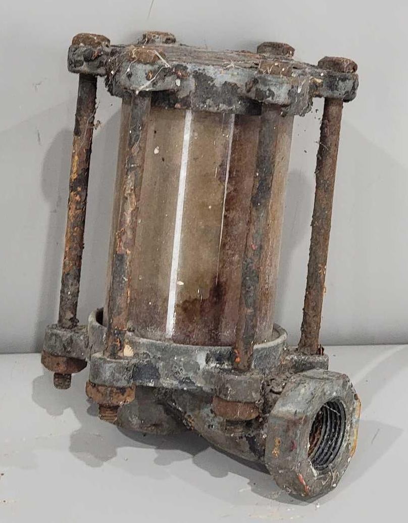 Gas Pump Spinner Gauge: in good condition, glass is good, dirty.