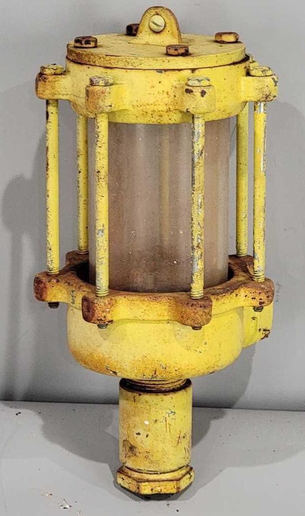 Gas Pump Spinner Gauge: in good condition, glass is good, insides is loose.