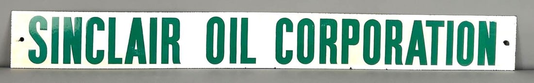 Sinclair Oil Corporation Porcelain Strip Sign: Rated 8.9. 3"x 25". This SSP sign has good shine throughout, with notable brown staining on the white sections. Sign has minor edge wear. Rarity 3. TAC # 062004.