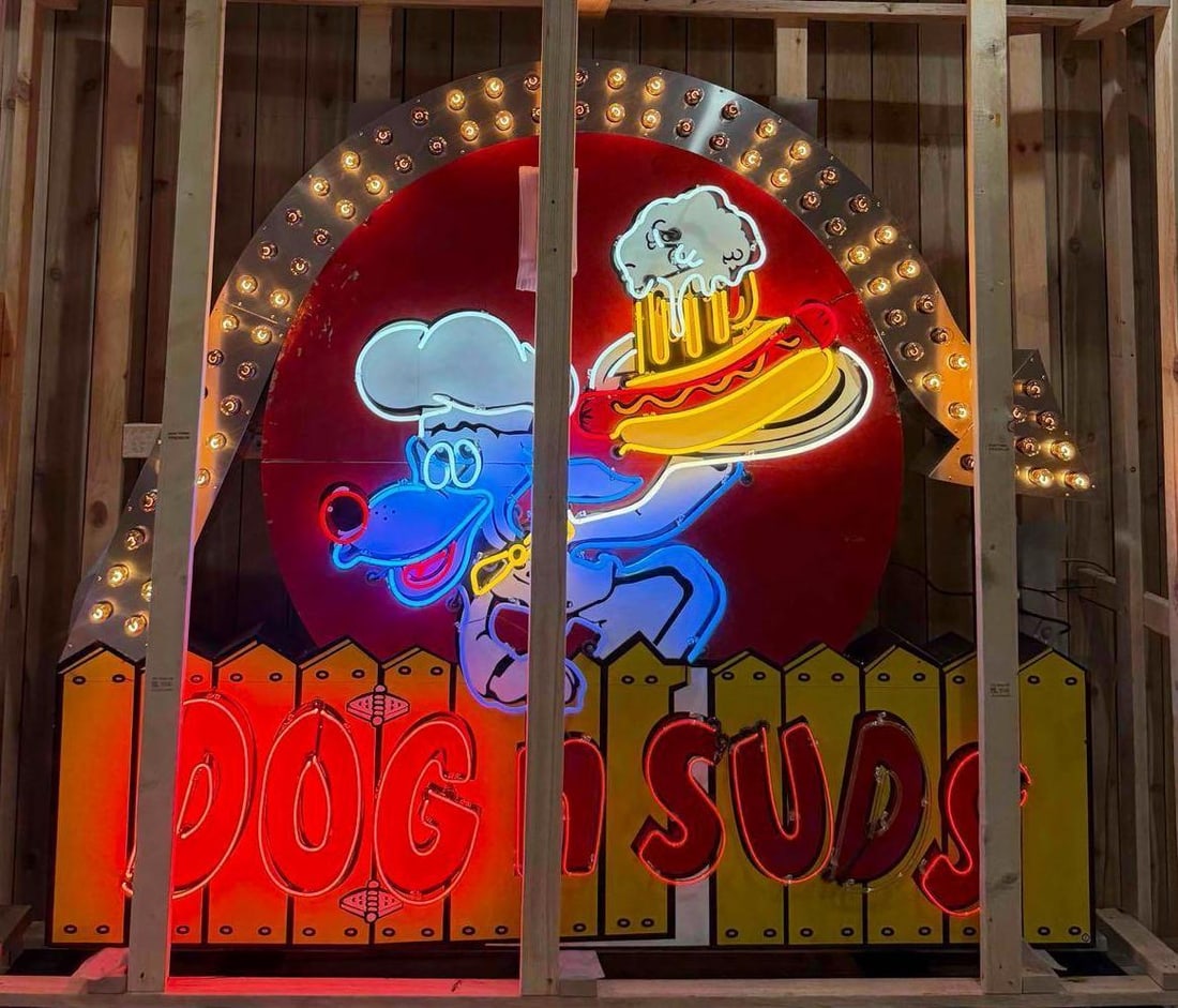 Dog N Suds w/Image Metal Neon Sign (TAC): rated 8.5, 88"x102"x8.5", this is one of the last Dog N Suds sign made in the 1970's, has wear in the red on both sides of the Logo, is mounted on a metal can. Polished Arrow with Chasing Bulbs, light