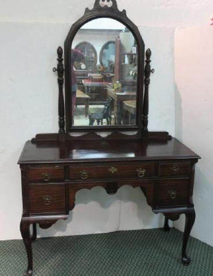 Queen Anne Vanity with Mirror:: Queen Anne Vanity with Mirror: (-)