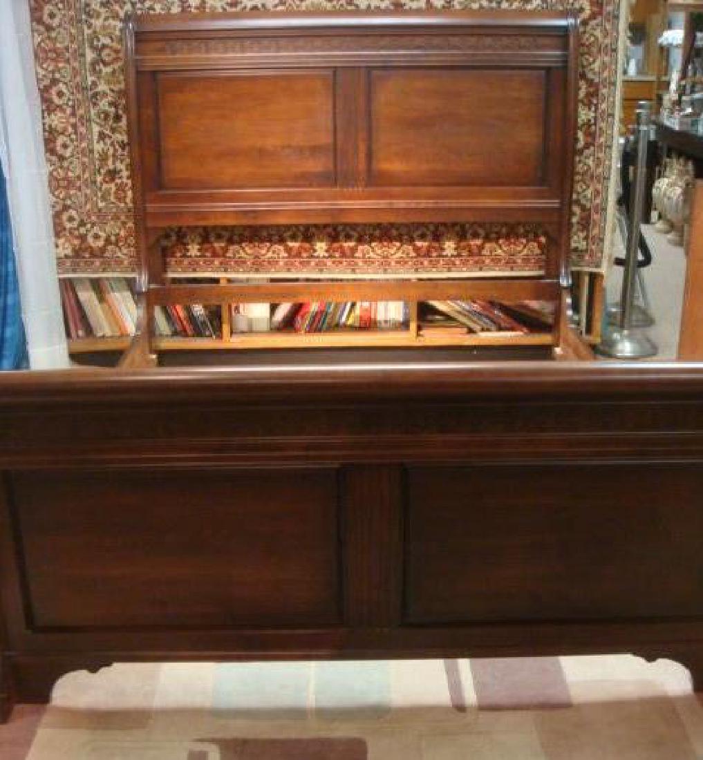 Queen Size Mahogany Sleigh Type Bed: (1 of 4)