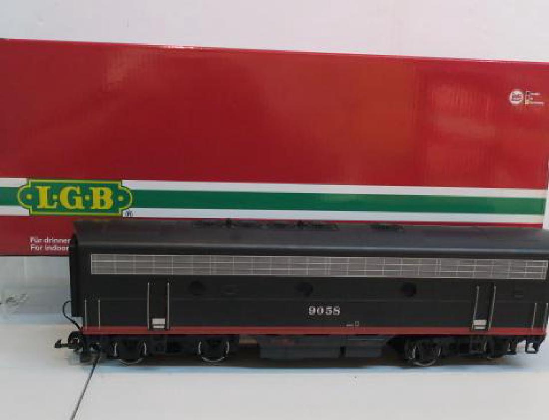 LGB 24582, SP "BLACK WIDOW" F7B BOOSTER UNIT W/ Sound:: LGB 24582, SP "BLACK WIDOW" F7B BOOSTER UNIT W/ Sound: G Scale Model Train LocomotiveC-8 Like New Very Good Condition in Box, Shipping Weight 7 lbs. (-)
