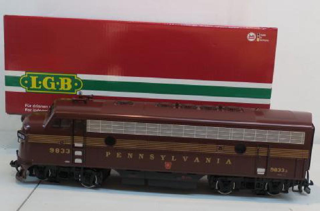 LGB 25570, PENNSYLVANIA RR F7A DIESIL LOCOMOTIVE:: LGB 25570, PENNSYLVANIA RR F7A DIESIL LOCOMOTIVE: G-Scale Model Train Locomotive, PENNSYLVANIA RAILROAD F7A DEISEL LOCOMOTIVE. Painted in the Classic Tuscan 5 Stripe Color of the PRR. Bench Tested, Wo
