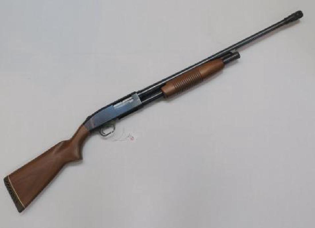 WESTERN FIELD 16 GA. PUMP ACTION Model 550B Shotgun:: WESTERN FIELD 16 GA. PUMP ACTION Model 550B Shotgun: 2 3/4" Chamber, 26" C-LECT CHOKE Blue Barrel, Very Good Condition with Leather Like Case and Wards Instructions. Working Order. Rubberized Butt Pad
