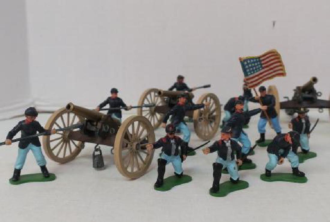 BRITAINS Civil War Artillery Crews Model Soldiers:: BRITAINS Civil War Artillery Crews Model Soldiers: Three Union Four Man Crews plus Color Bearer for 12 Pounder Napoleon Cannon. Two Confederate Crews For their Cannon and Color Bearer. (22 Total Figur