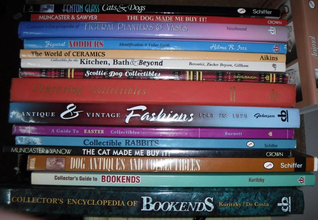 Fourteen Collector Books on COLLECTIBLES:: Fourteen Collector Books on COLLECTIBLES: Cat, dog and Rabbit, The Dog or Cat Made me Buy It advertising Collectibles, Antique & Vintage Fashion, Scottie Dogs, Nodders, Figural Planters, Easter Collec