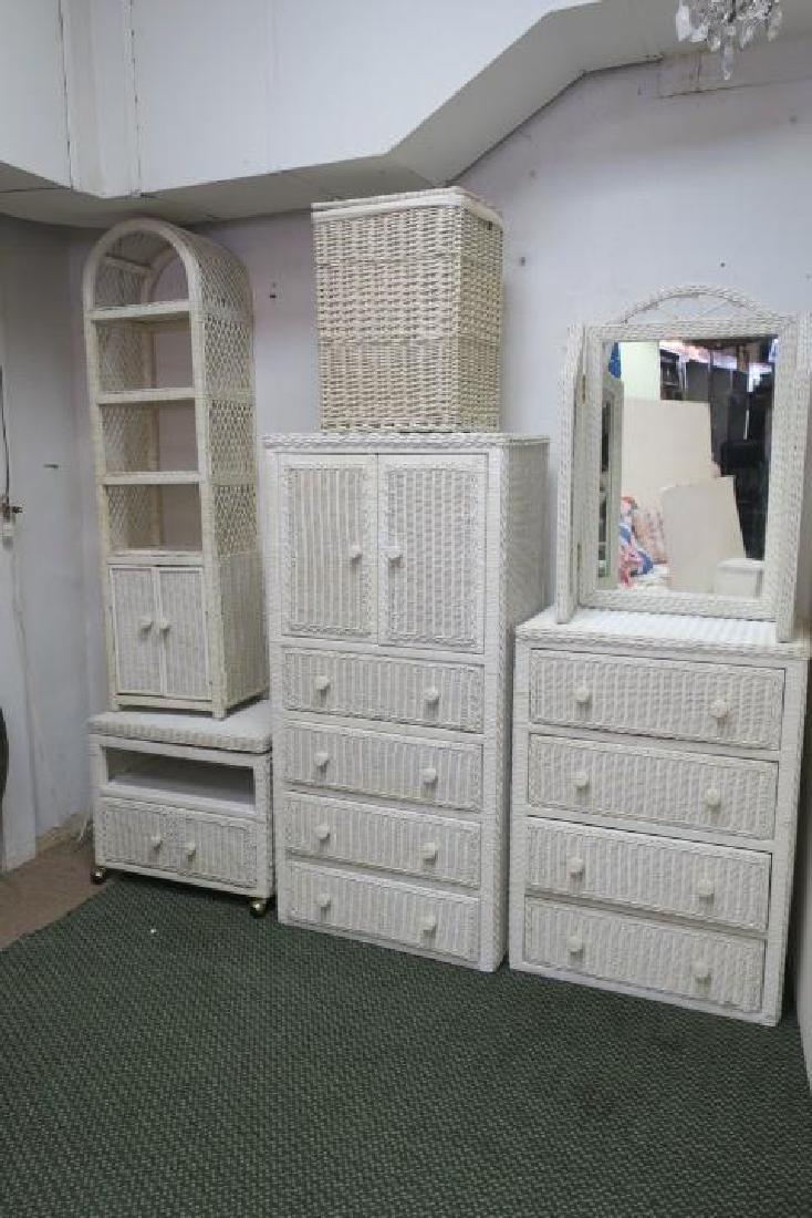 Eight Pieces of Vintage White Wicker: (1 of 7)