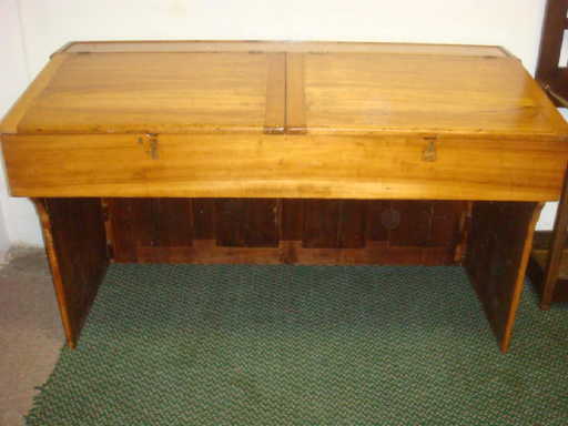 Antique Pine Plantation Desk With Double Lift Top: - Antique Pine Plantation Desk With Double Lift Top: