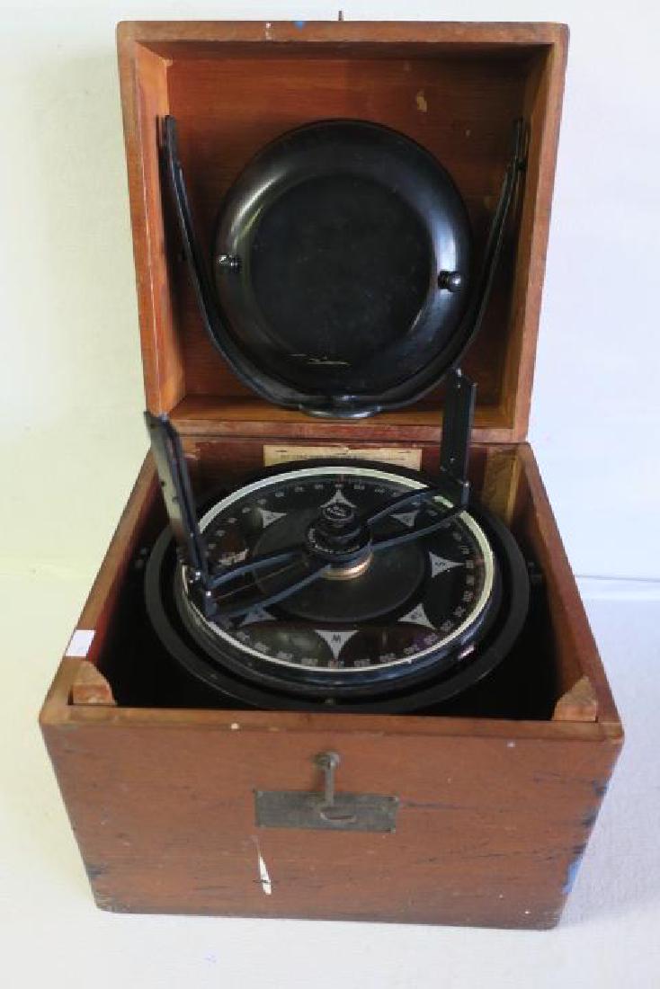 KELVIN & W. O. WHITE STANDARD PELORUS, 1941: 80117: KELVIN & W. O. WHITE STANDARD PELORUS, 1941: 80117 US NAVY BU of Ships 7 1/2" Compass, Mark III, Mode C, SN 2799, with Mounting Bracket and Cover, in Fitted Wooden Box with Finger Dovetails and Bail H
