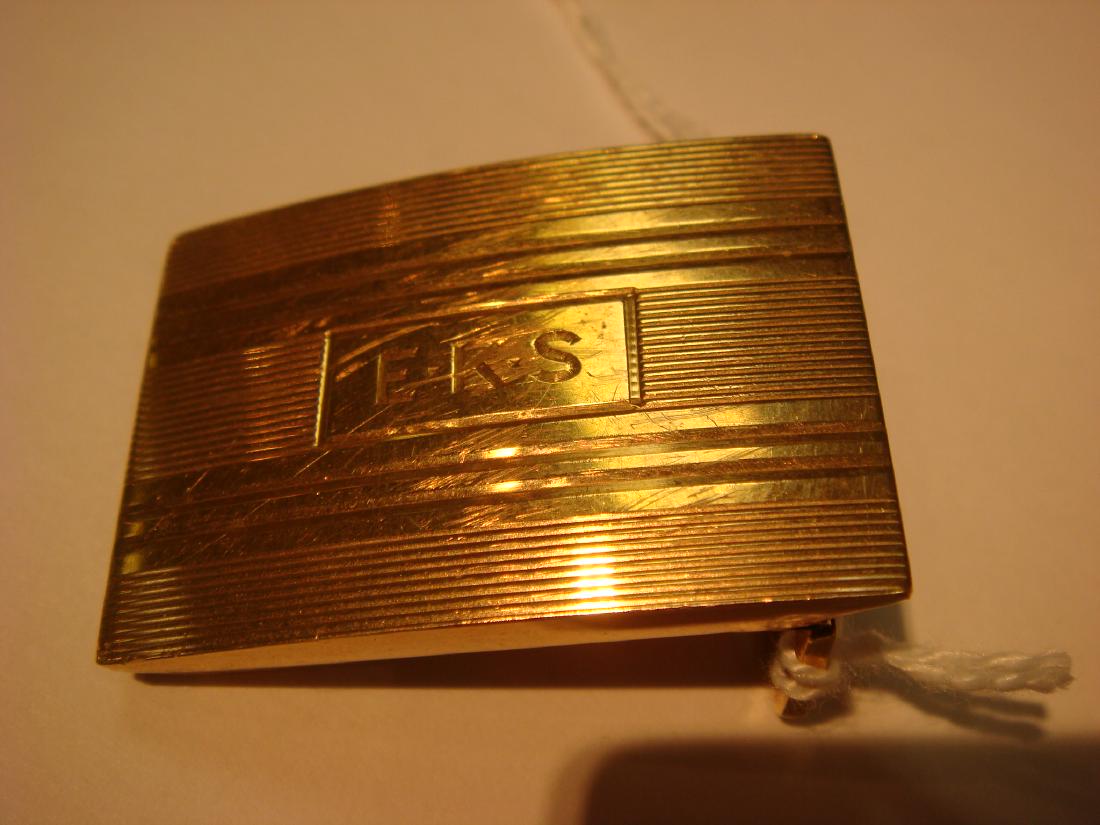14KT Yellow Gold TIFFANY Belt Buckle:: 14KT Yellow Gold TIFFANY Belt Buckle: Marked on Back. 1 1/2"L, Initialed. Pin Stripe Design on Front, Clamp Closure on Reverse. 26.97g, .869dwt. (500-800)