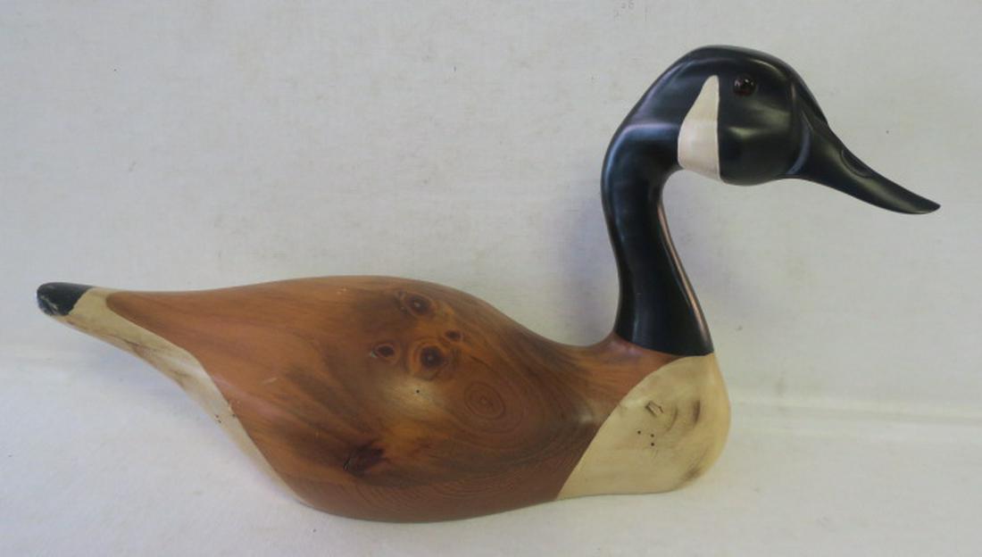 GREEN RIVER TRADING CO. Goose Signed Andy Pouch:: GREEN RIVER TRADING CO. Goose Signed Andy Pouch: Canada Goose Signed and Dated Jan. 1991 with Green River Brand and Andy Pouch Signature Burned into the Wood on Bottom. Hand Painted with Glass Eyes. 9