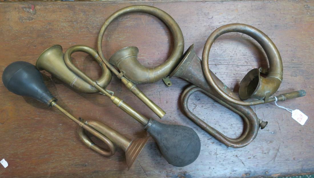 Four Antique Brass & Copper Car Horns and Coronet:: Four Antique Brass & Copper Car Horns and Coronet: Two Horns Still have Rubber Bulbs. Brackets for Mounting. Copper Coronet is 10 1/2"L. (100-300)
