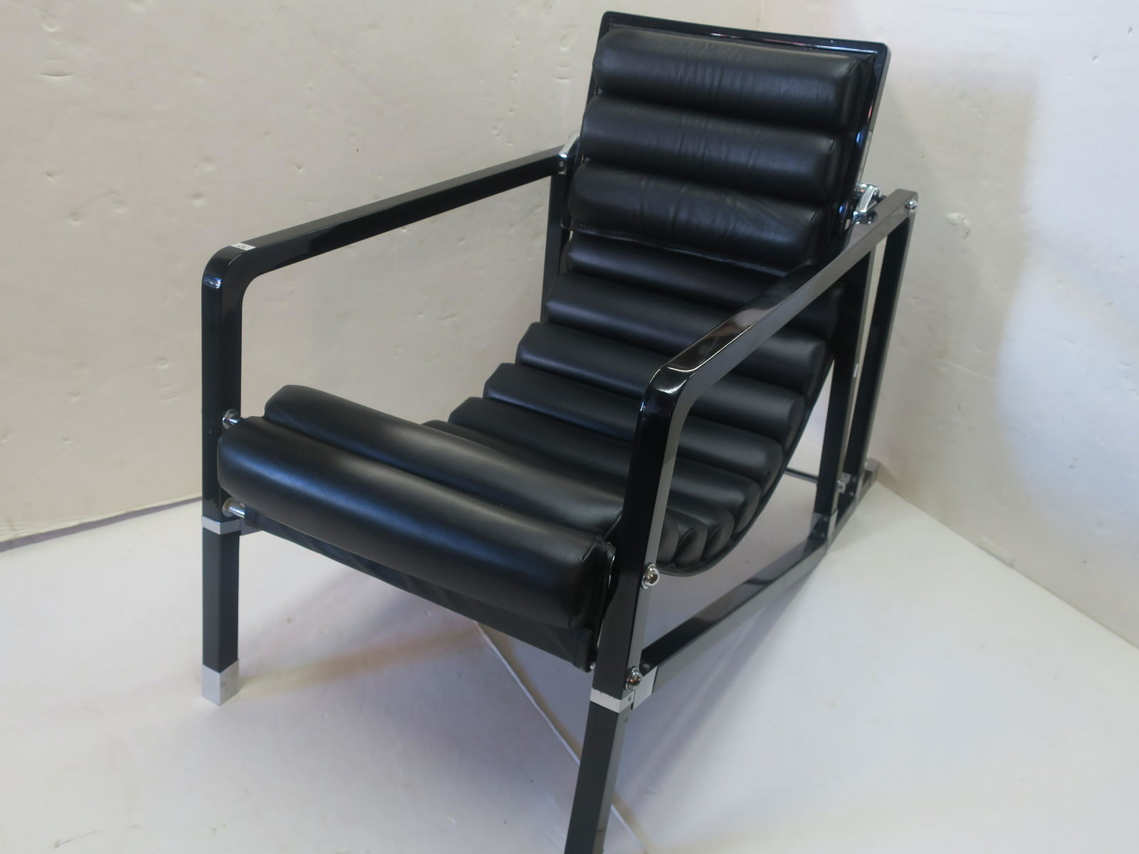 1980's EILEEN GRAY Black Leather TRANSAT Chair:: 1980's EILEEN GRAY Black Leather TRANSAT Chair: Deck Chaise was Registered in 1927, Name Shortened From Transatlantic for Her Famous Home Villa E 1027. Gray (1878-1976) Architect and Designer. This Ch