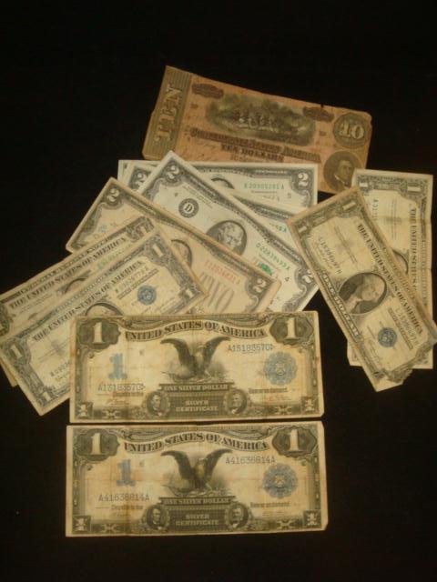 Collection of US Currency:: Collection of US Currency: Two Series 1899 BEDSHEET 1 Dollar Notes, Very Good to Fine Condition. Twenty Two Dollar Bills Very Fine Condition to Fine Condition. Three One Dollar Silver Certificates a F