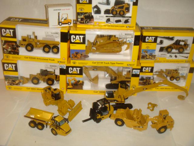 13 CATERPILLAR COLLECTOR MODELS 1/50 & 1/30 Scale:: 13 CATERPILLAR COLLECTOR MODELS 1/50 & 1/30 Scale: Graders, Skid Loaders, Bull Dozers, Forklifts, Tractors, Excavators, Articulated Trucks, Cranes and Wheel Loaders. Eight in Original Boxes, all Excel