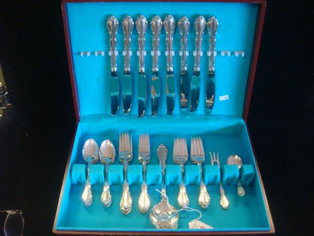 TOWLE "FONTANA" Sterling Flatware Service for 8:: TOWLE "FONTANA" Sterling Flatware Service for 8: Thirty Six Pieces, 8 Each Knives, Dinner and Dessert Forks and 9 Teaspoons. Pierced Serving Spoon, Baby Spoon and Lemon Fork. Very Popular Pattern. Box