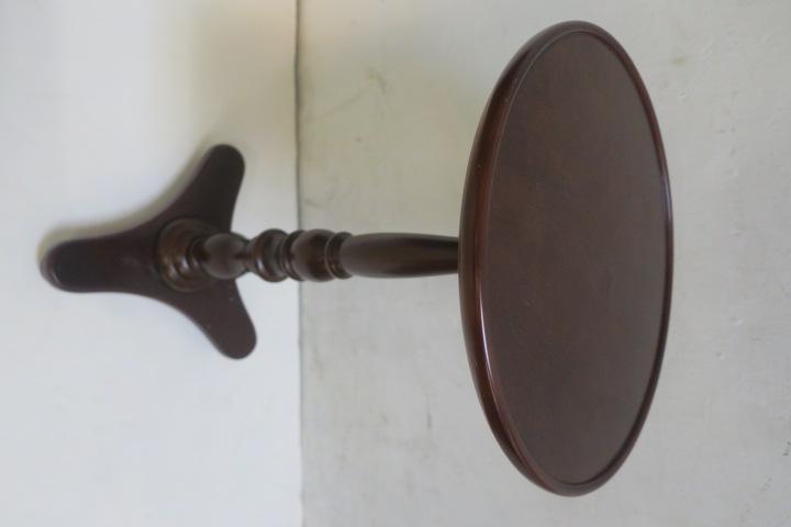 BOMBAY CO. Diminutive Mahogany Pedestal Accent Table:: BOMBAY CO. Diminutive Mahogany Pedestal Accent Table: Round Table with Pie Crust Top. Turned Pedestal on Three Way Foot. Ca. 1998. 22"T, 12" Diameter Top. (60-120)
