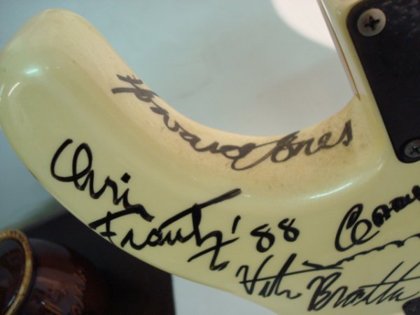 ROBIN Handmade Electric Guitar Signed by 37 Artis - 6