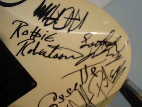 ROBIN Handmade Electric Guitar Signed by 37 Artis - 7
