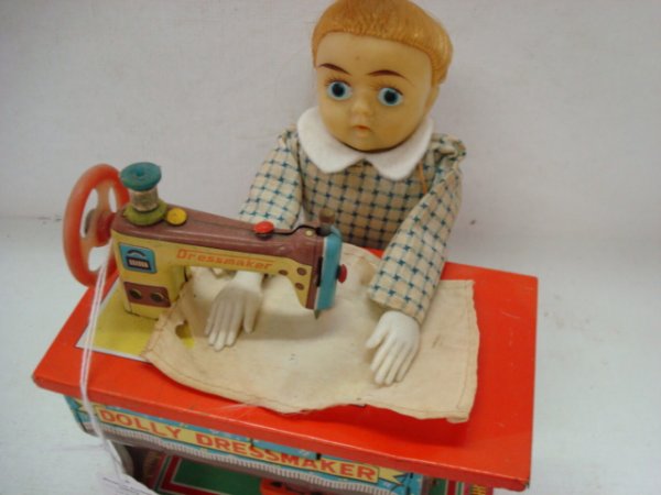 DOLLY DRESSMAKER Tin Litho Toy Sewing Machine - 2