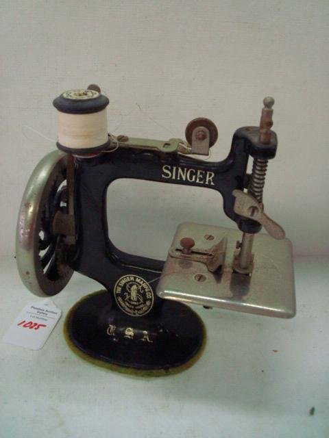 40 SINGER Child's Miniature Sewing Machine Best Miniature Singer Sewing Machine 40 SINGER Child's Miniature Sewing Machine Best Miniature Singer Sewing Machine