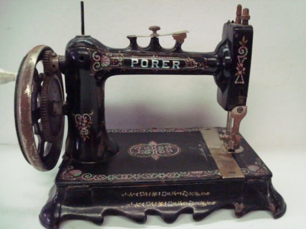 PORER Antique Hand Cranked Sewing Machine