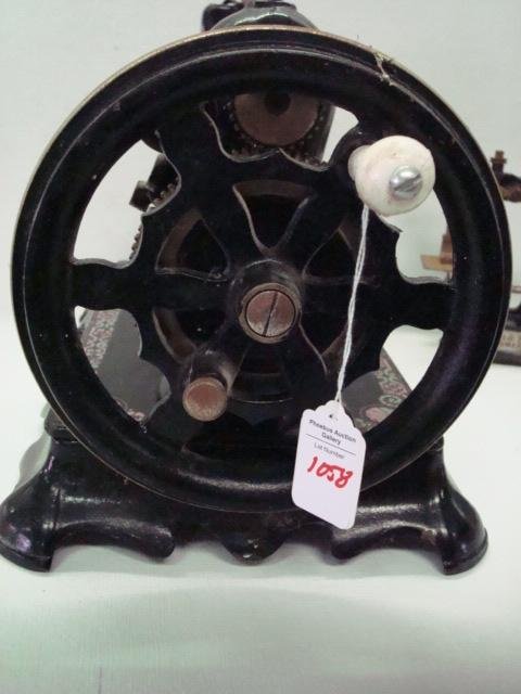 PORER Antique Hand Cranked Sewing Machine - 5