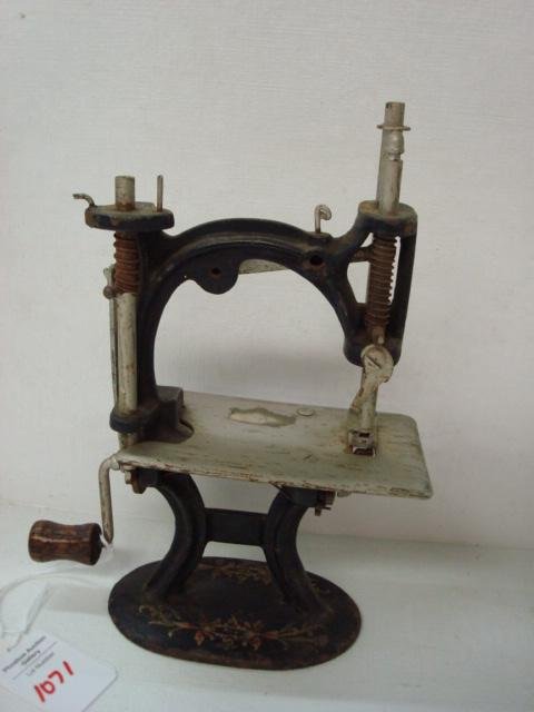 MIDGET Antique Girls Sewing Machine - 2