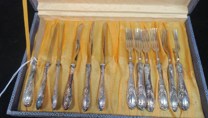 Twelve SOLINGEN 800 Silver Fish/Fruit Set in Box:: Twelve SOLINGEN 800 Silver Fish/Fruit Set in Box: Six Knives and 6 Forks (2 Tines Missing on One). Marked Solingen on Knife Blades and 800 on Handles. German. In Fitted Cloth Lined Cardboard Box. (200