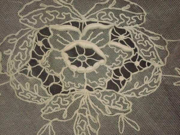 Antique French Lace Full Size Bed Cover: - 3