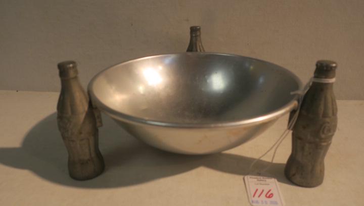 1935 COCA COLA Aluminum Pretzel Bowl:: 1935 COCA COLA Aluminum Pretzel Bowl: Made by Brunhoff Mfg. Co in 1935. 8"Dia. Bowl Supported by Three Coca Cola Bottles Spaced Evenly Around Bowl. 4 1/4"T. Good Vintage Coca Cola Collectible. (200-40