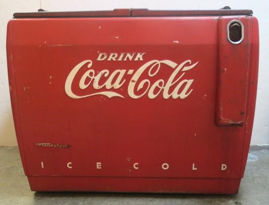 COCA-COLA MACHINE, CA 1947, WESTINGHOUSE MODEL WD10:: COCA-COLA MACHINE, CA 1947, WESTINGHOUSE MODEL WD10: "Self Serve", Horizontal Type Dry Cooler, Non-Coin Operated Machine, Held 10 Cases of Coke. Fair Condition, Some Rust, Cooler Inoperable. SN 095895