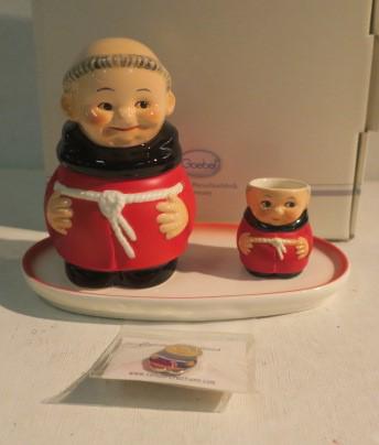 GOEBEL, CARDINAL TUCK Box and Cordial Shot, Club Pin:: GOEBEL, CARDINAL TUCK Box and Cordial Shot, Club Pin: Set Friar 55-104-90-5, 11.5 CM/ 4.5". Red Rimmed Oval Tray with Cardinal Box and Cordial. Extra Collectors Club Pin of Blue Friar. Original Packag