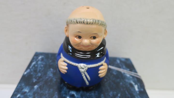 GOEBEL Blue FRIAR TUCK Sugar Shaker, 4 1/2":: GOEBEL Blue FRIAR TUCK Sugar Shaker, 4 1/2": Goebel Mark TMK 7 Painters Mark Dm. In Original Packaging. (60-120)